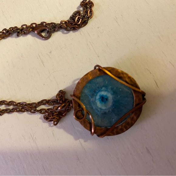 Handmade wire stone necklace set in copper - Picture 2 of 2